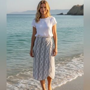 Rip Skirt, size medium, gray& white floral